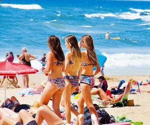 Enjoy sunshine beach at Gold Coast 
